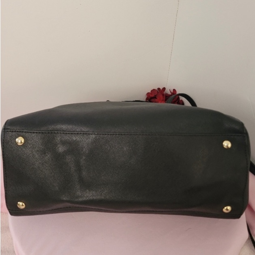 ❤️EUC Micheal kors SAFFIANO LEATHER  Hand/ Crossbody BAG - Picture 4 of 5